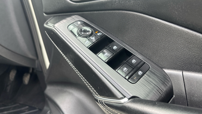 Nissan Qashqai 1.3 DiG-T MH N-Connecta 5dr Petrol Hatchback